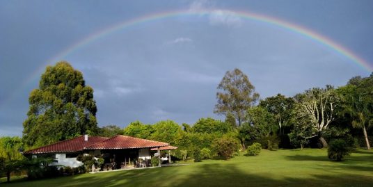 HERMOSA CASA FINCA EN LLANO GRANDE